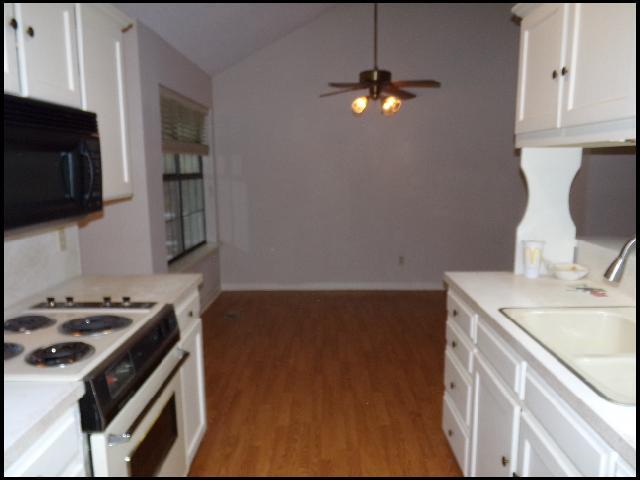 Building Photo - 16 Woodlore Cir