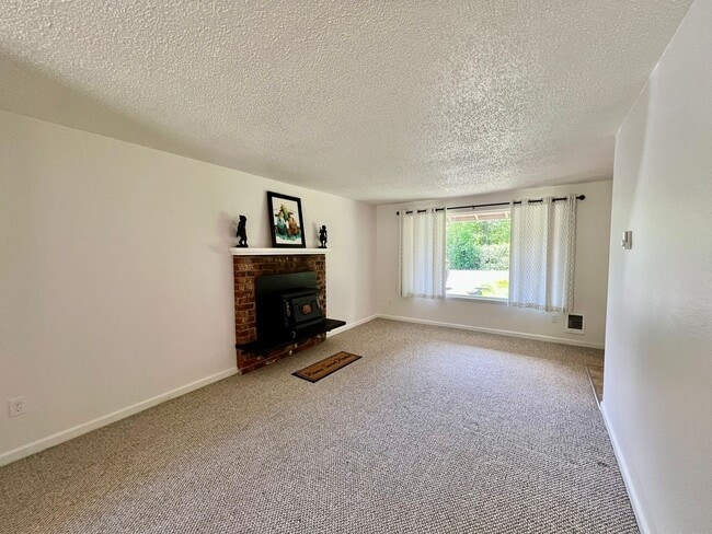 Building Photo - PENDING APPLICATION; (#738) Duplex Near Sq...