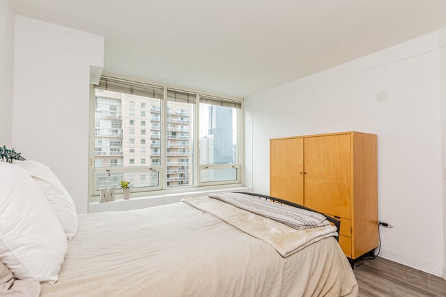 Building Photo - 33 W Ontario St