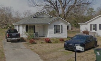 Building Photo - 110 1st St