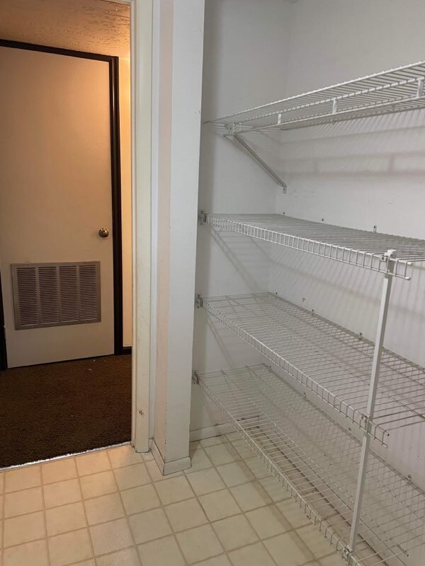 Building Photo - 9908 S Falconhurst Dr