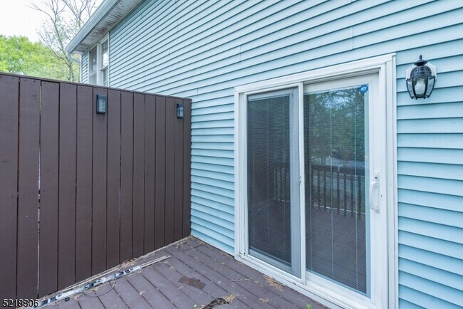 Building Photo - 20 Garden Ave