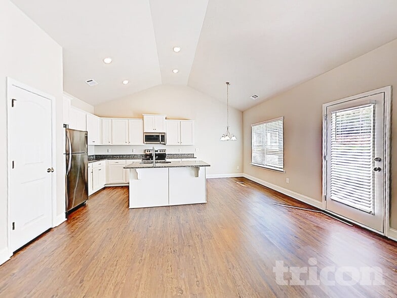 Building Photo - 290 Orchard Ln