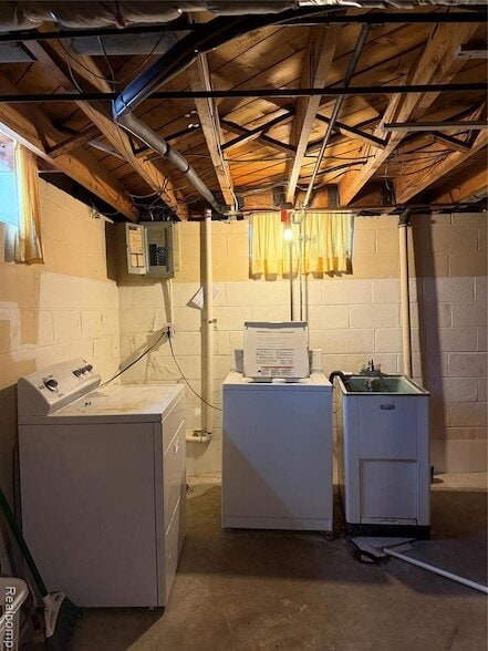 Building Photo - 29213 Ruthdale St