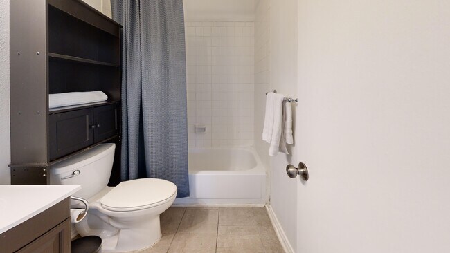 Building Photo - 12827 Independence Ave