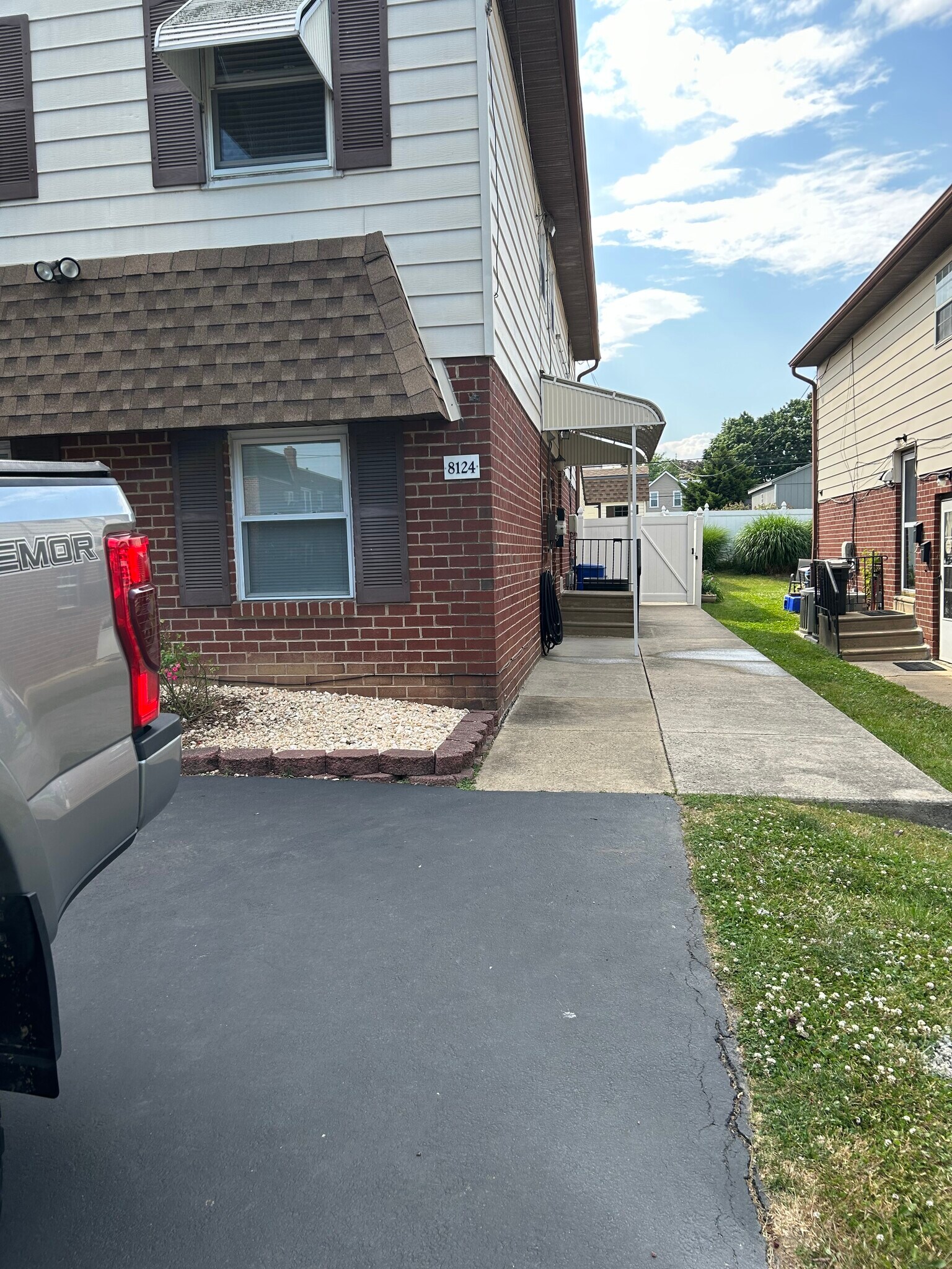 Building Photo - 8124 Ryers Ave