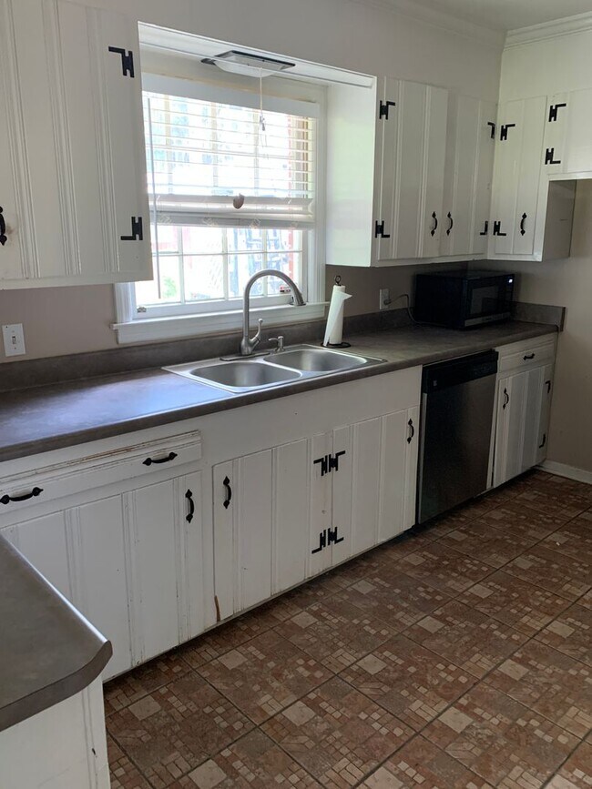 Building Photo - Kensington Park