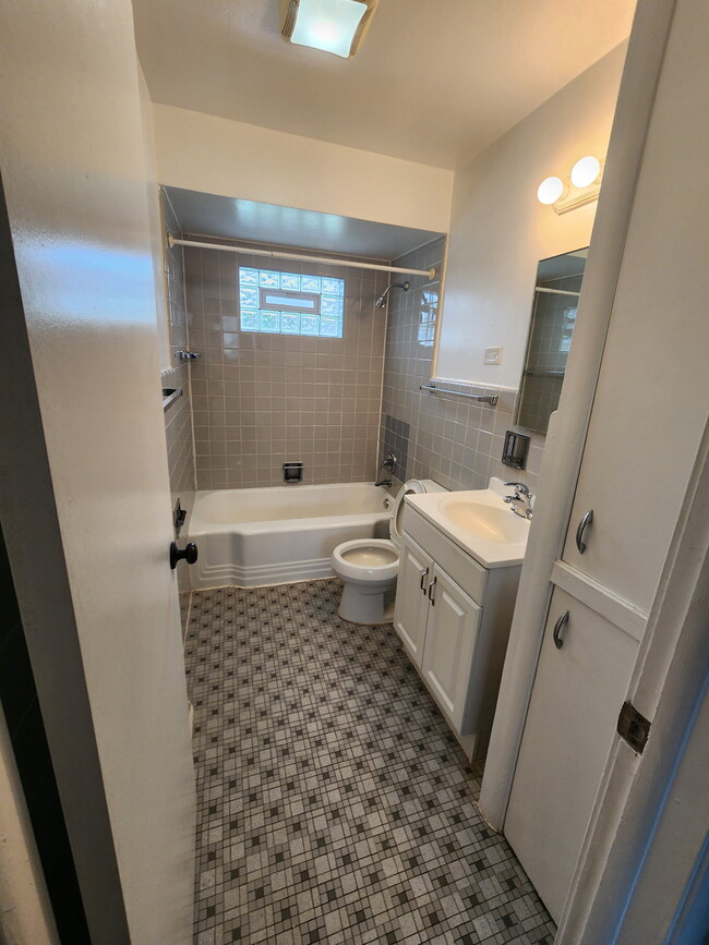 Building Photo - North & Keith