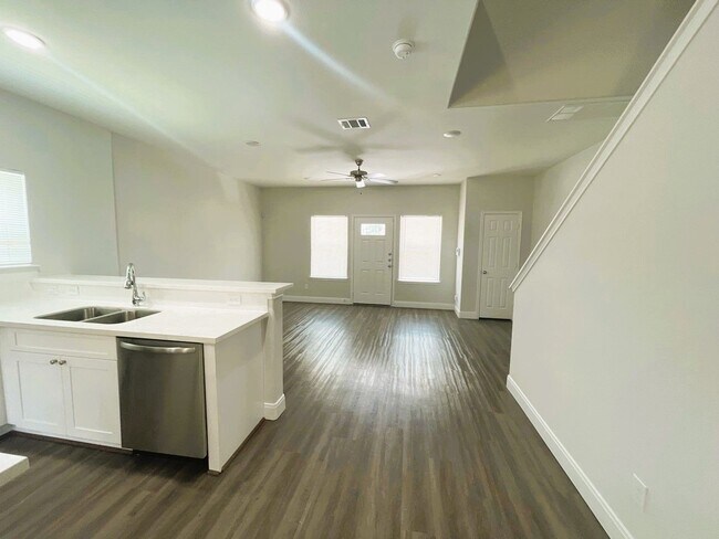 Building Photo - 8235 Locksley Rd