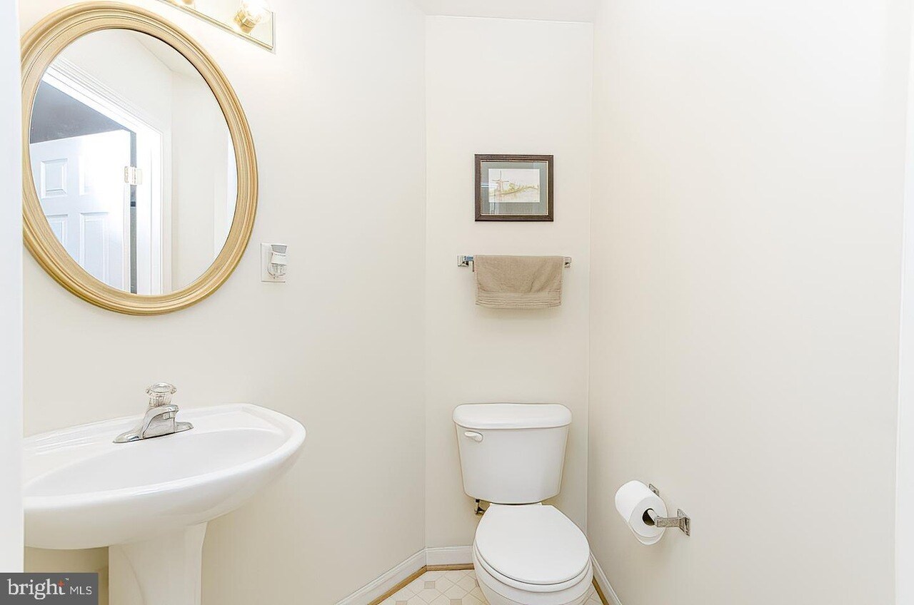 Building Photo - 9 E Calabash Ct