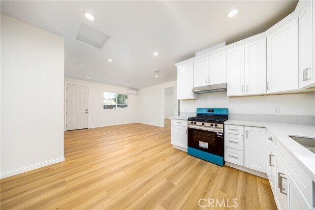 Building Photo - 607 S Sefton Ave