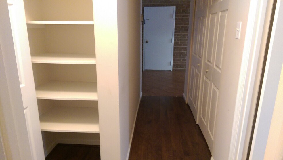 Building Photo - 706 Quince Orchard Blvd