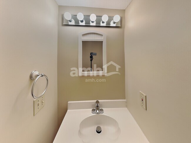 Building Photo - 2245 Yagger Bay Dr