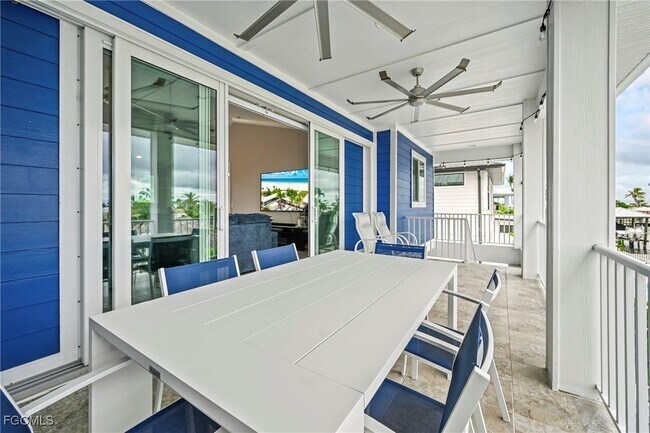 Building Photo - 256 Ibis St