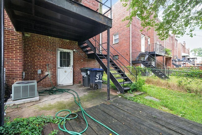 Building Photo - 5551 Chillum Pl NE