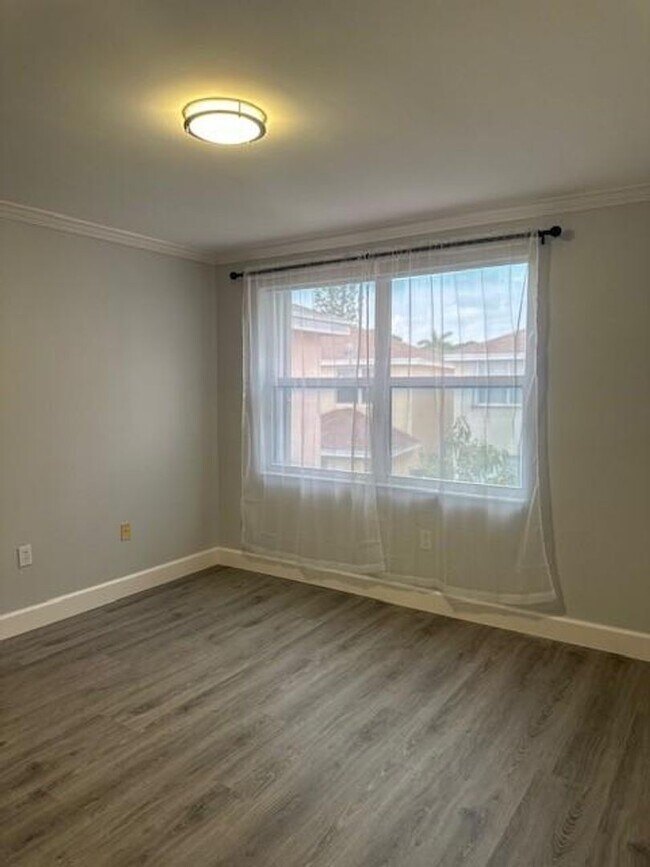 Building Photo - 4151 Eastridge Cir