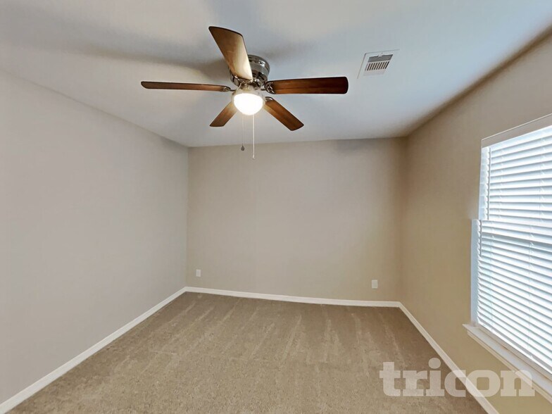 Building Photo - 715 Pequin Rd