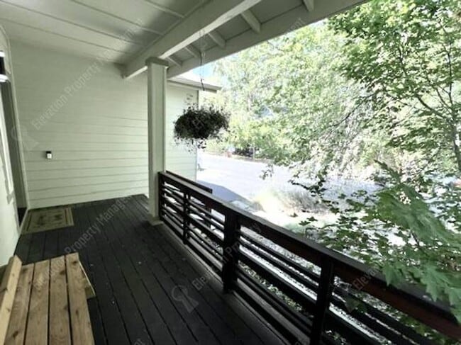 Building Photo - Beautifully updated 3 BR on west side of Bend
