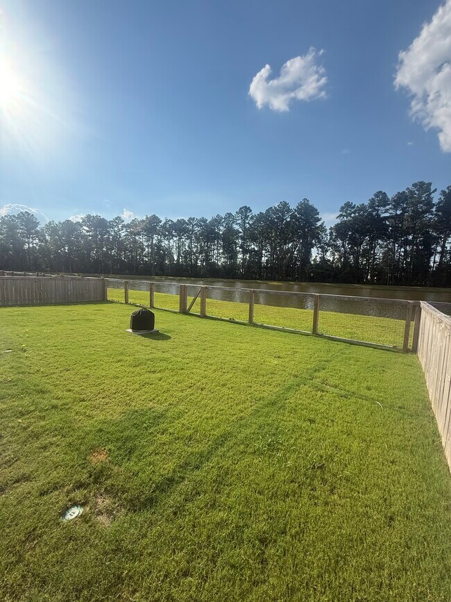 Building Photo - 620 Ladywood Dr