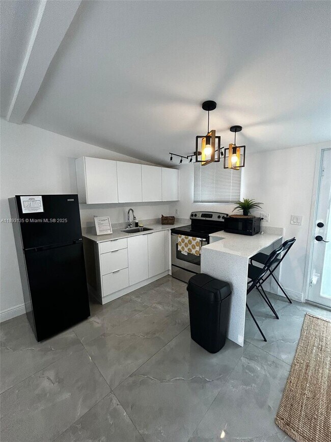 Building Photo - 1947 NW 33rd St