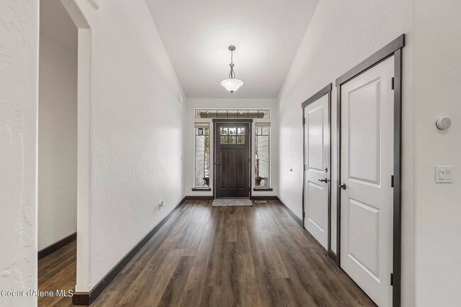 Building Photo - Luxurious Single-Level Rancher in Post Falls