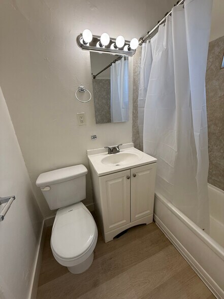 Building Photo - 1070 Gardenia Ave