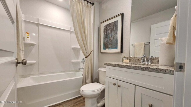 Building Photo - "Charming 3-Bedroom Home with 2 Full Baths...