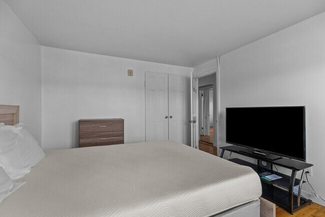 Building Photo - 70 Carroll Ave