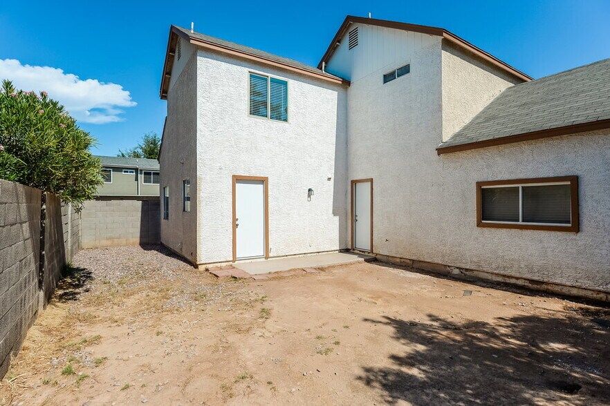 Building Photo - 235 N 22nd Pl