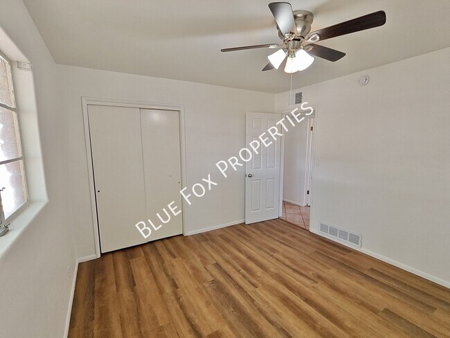 Building Photo - 3857 E Edison Pl