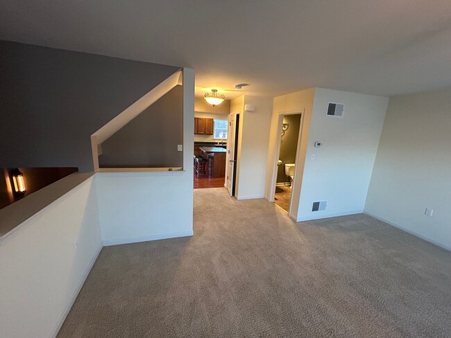 Building Photo - Spacious Townhouse on Mapleton Blvd.