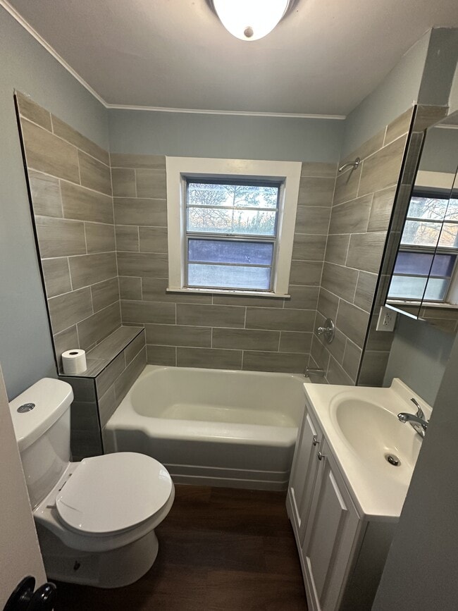 Building Photo - 1633 Yvonne Dr