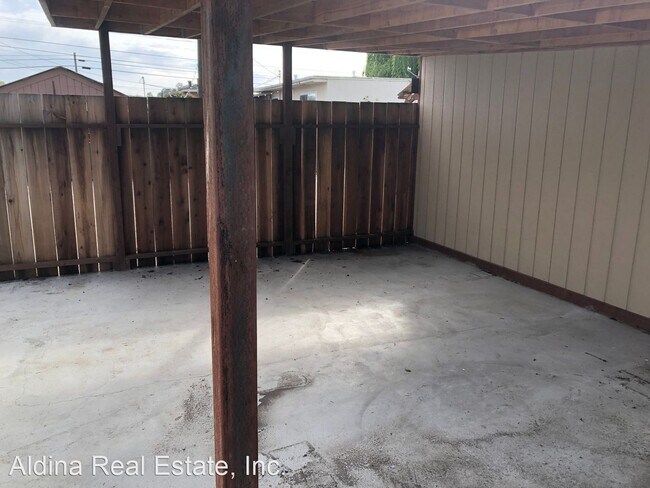 Building Photo - Studio, 1 bath House - 2736 Freedom Blvd.