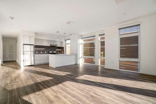 Building Photo - 839 Beacon St