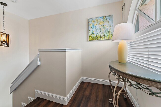 Building Photo - 2905 Fairway Dr N