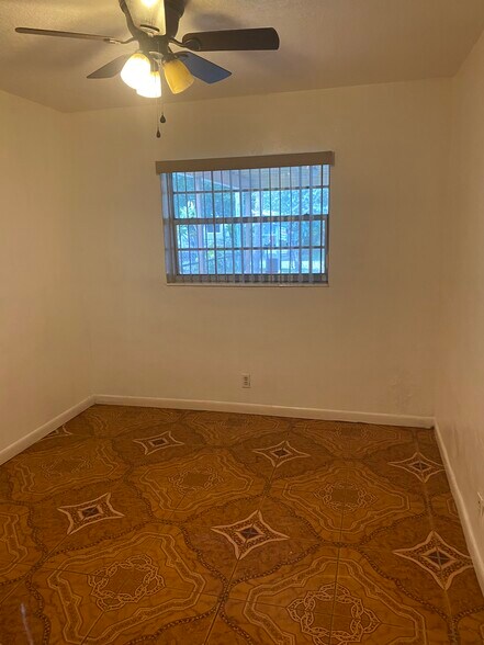 Building Photo - 519 NW 21st Ter
