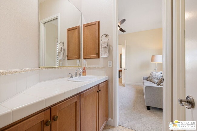 Building Photo - 88 Vía Las Flores