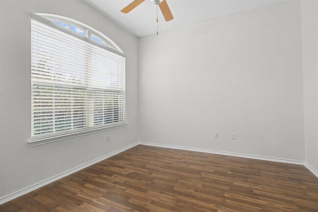 Building Photo - 501 Silver Trail