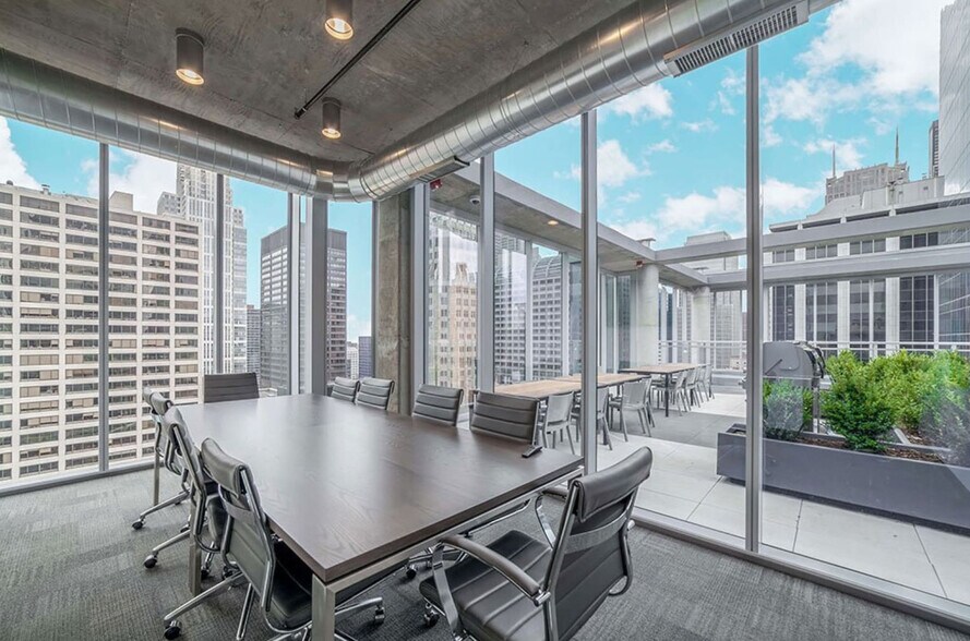 Building Photo - 236 W Lake St