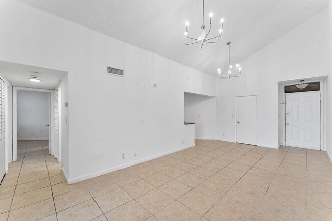Building Photo - 212 Lake Pointe Dr