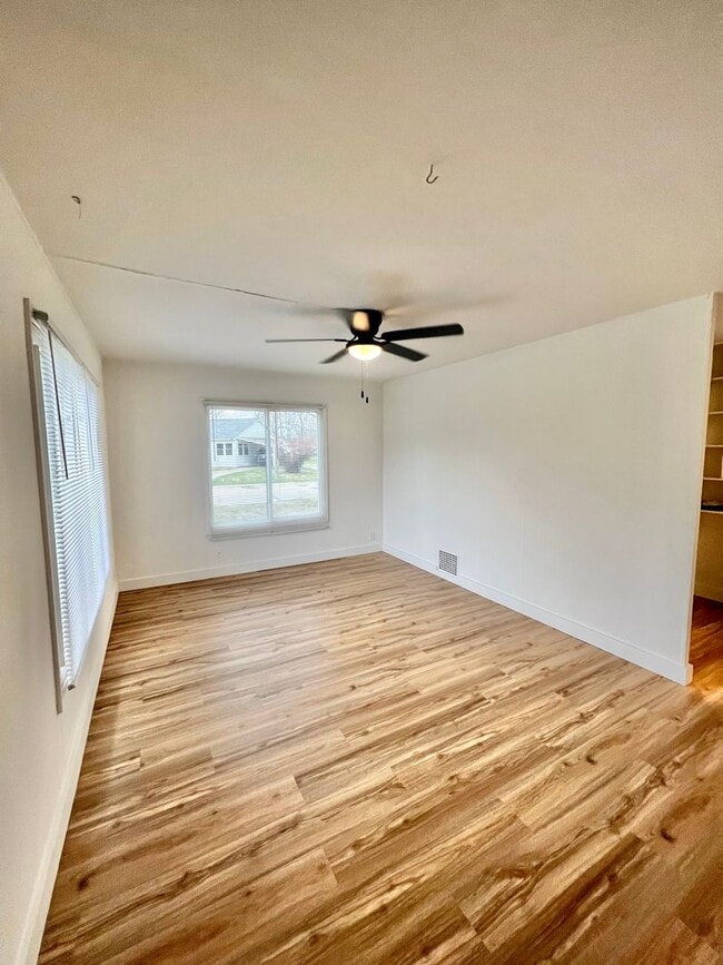 Building Photo - New Listing! 3 bedroom House!