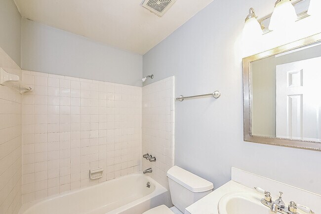 Building Photo - Fresh Charm Meets Everyday Comfort