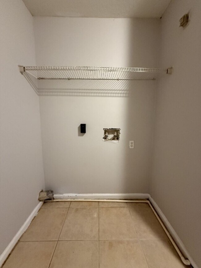 Building Photo - Beautiful 3 Bedroom 2 Bath House with New ...