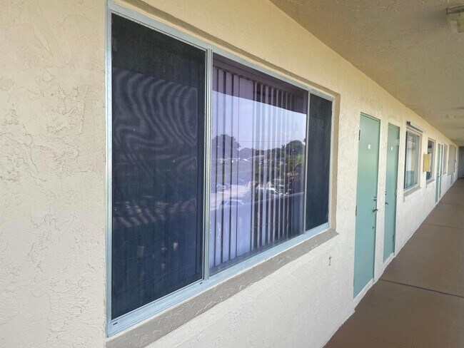 Building Photo - 400 Village Green Cir W