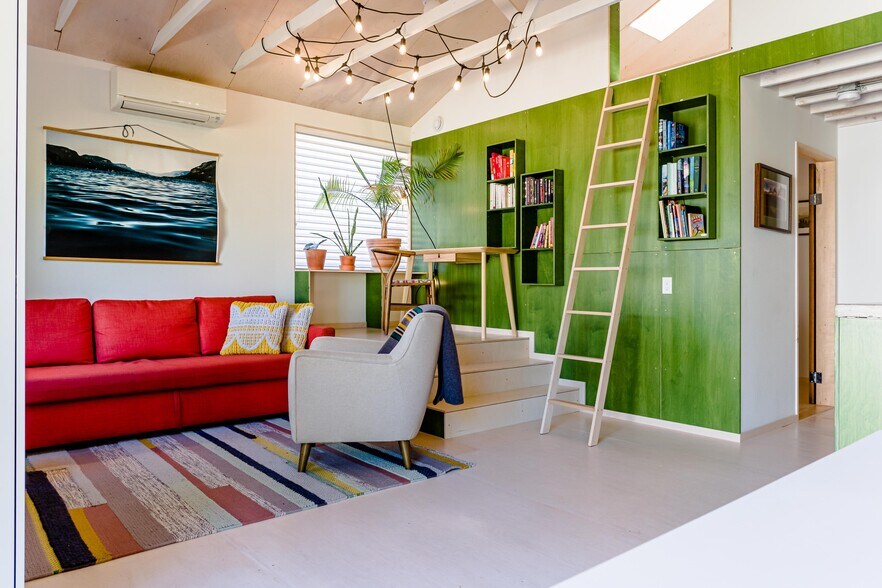 Building Photo - 8020 N Hurst Ave