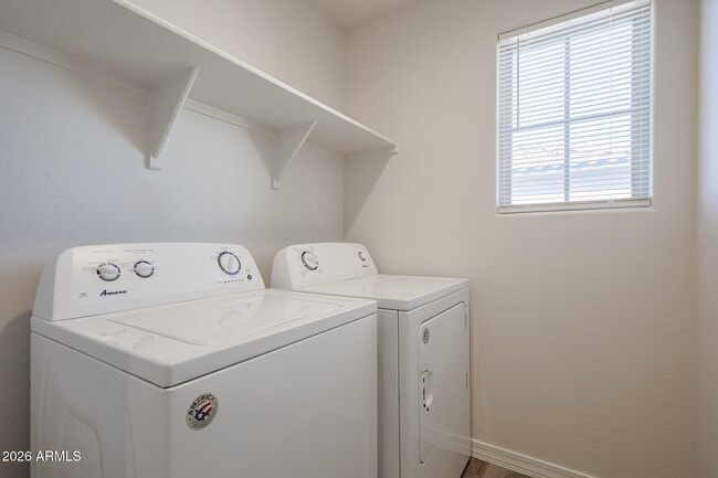 Building Photo - 5458 W Fulton St