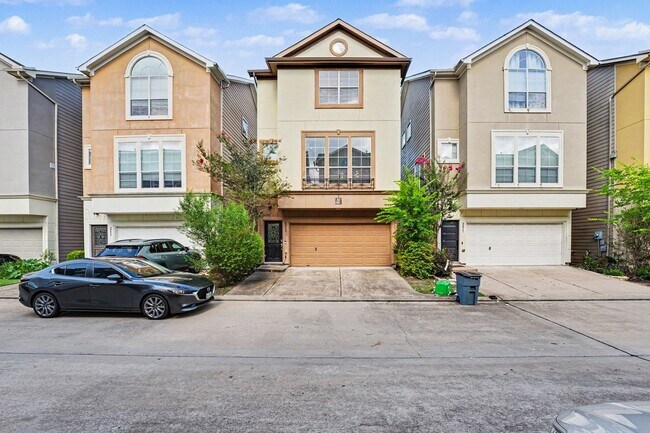 Building Photo - 3215 Clearview Cir