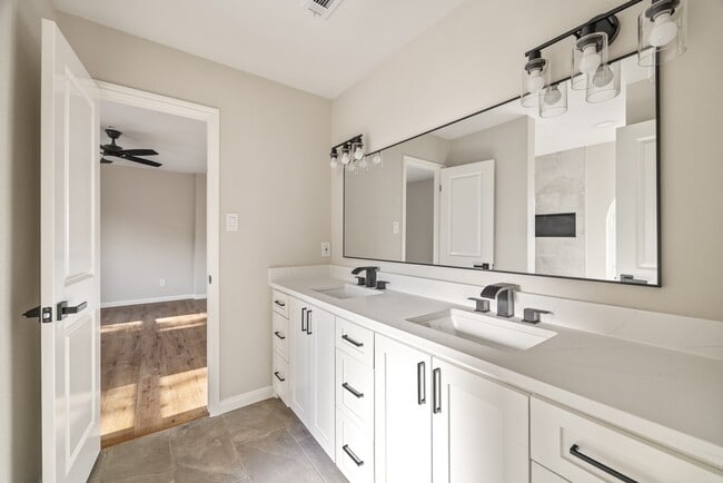 Building Photo - 2906 Riata Ln