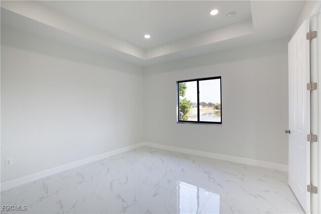 Building Photo - 1227 SE 3rd Ave