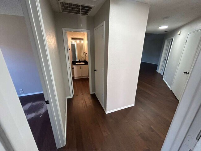 Building Photo - 307 Oakhurst Dr